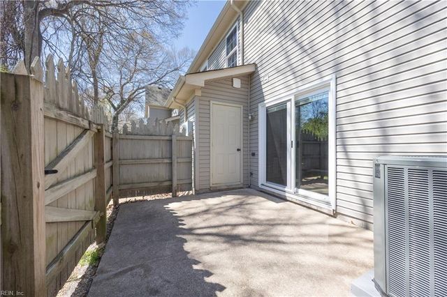 415 S Hill LN, Chesapeake, VA 23322