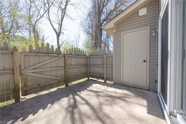 415 S Hill LN, Chesapeake, VA 23322