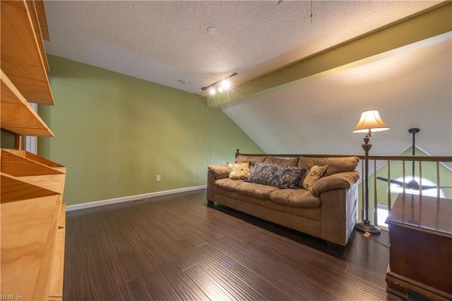 415 S Hill LN, Chesapeake, VA 23322