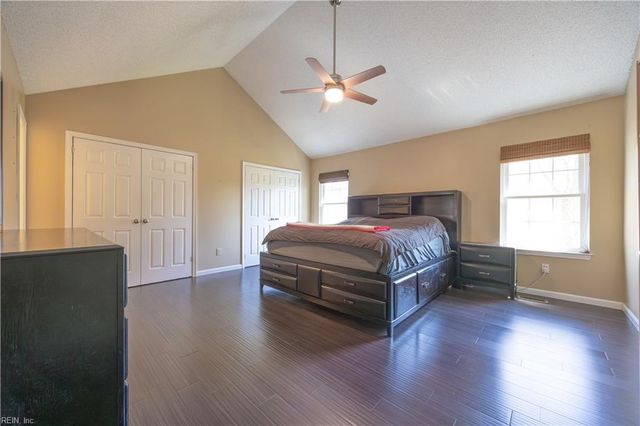 415 S Hill LN, Chesapeake, VA 23322