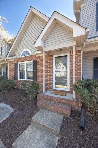 415 S Hill LN, Chesapeake, VA 23322