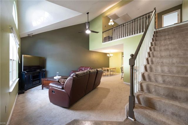 415 S Hill LN, Chesapeake, VA 23322