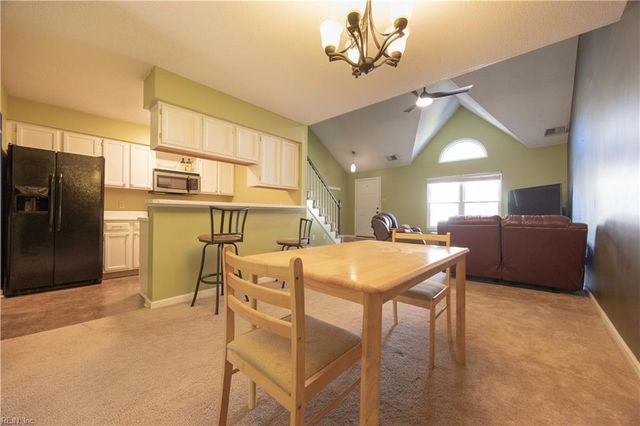 415 S Hill LN, Chesapeake, VA 23322