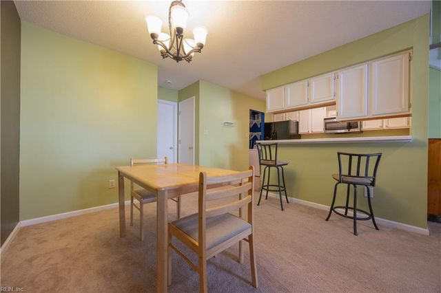 415 S Hill LN, Chesapeake, VA 23322