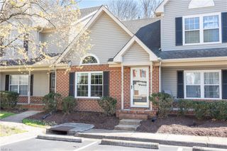 415 S Hill LN, Chesapeake, VA 23322