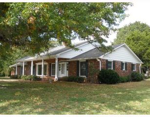 942 E Township Street, Fayetteville, AR 72703