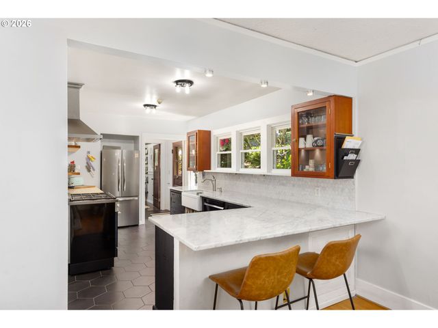 9685 Nw SAINT HELENS Rd, Portland, OR 97231
