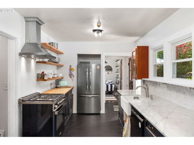 9685 Nw SAINT HELENS Rd, Portland, OR 97231