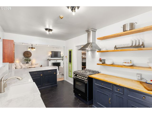 9685 Nw SAINT HELENS Rd, Portland, OR 97231
