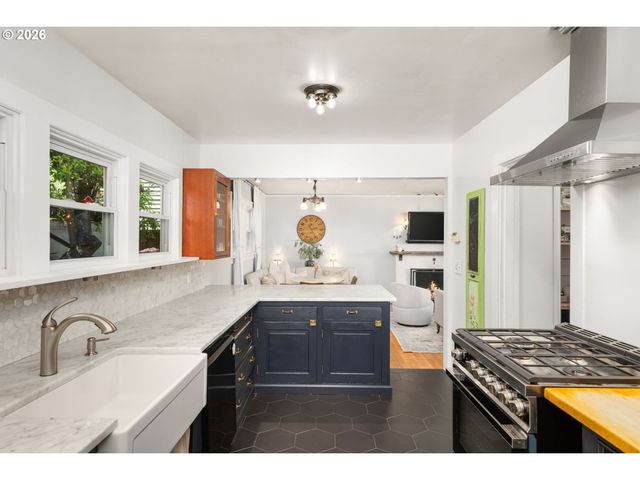 9685 Nw SAINT HELENS Rd, Portland, OR 97231