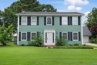 2218 Essex Drive, Decatur, AL 35603