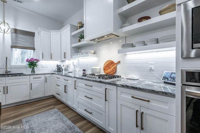 2221 Brook Fields Drive, Winterville, NC 28590