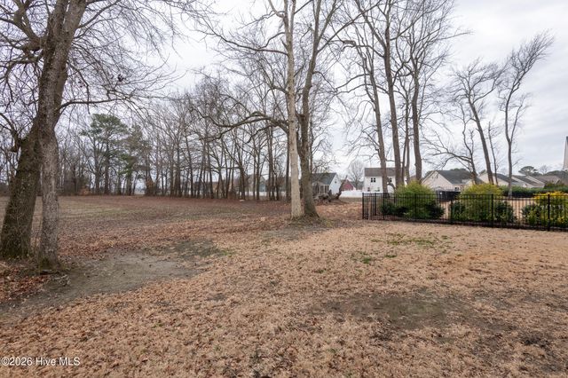 2221 Brook Fields Drive, Winterville, NC 28590