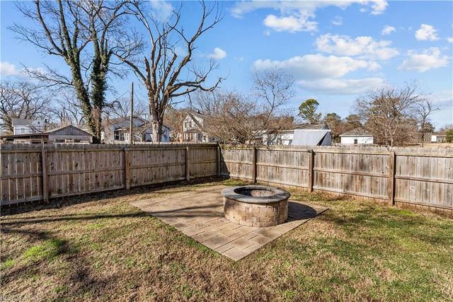 5 Willow RD, Hampton, VA 23664