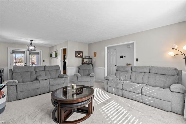 5 Willow RD, Hampton, VA 23664