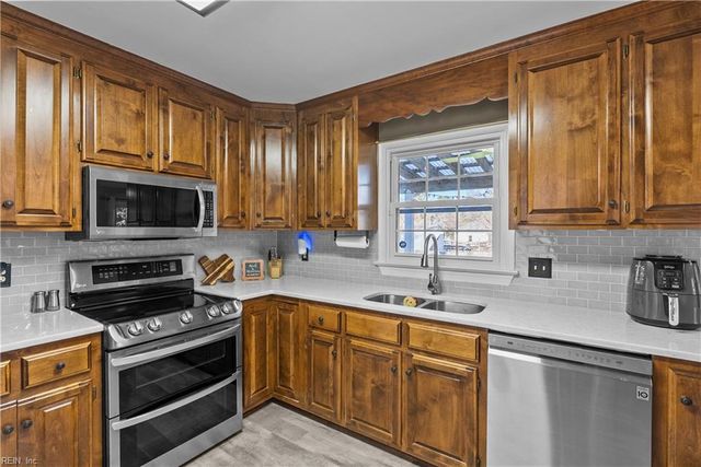 5 Willow RD, Hampton, VA 23664