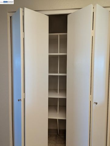 19100 Crest Ave 24, Castro Valley, CA 94546