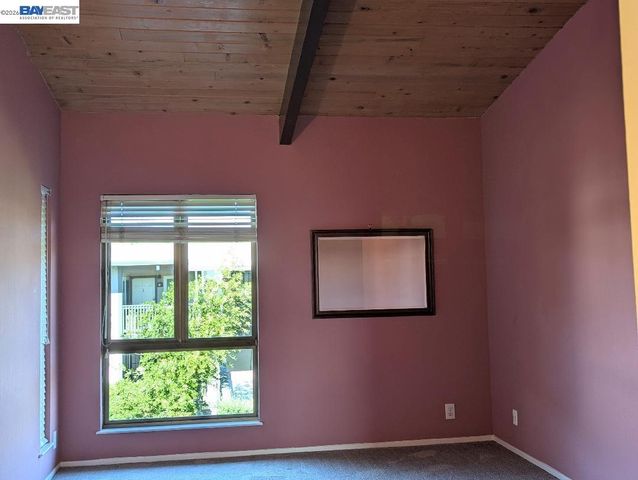 19100 Crest Ave 24, Castro Valley, CA 94546