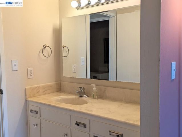 19100 Crest Ave 24, Castro Valley, CA 94546