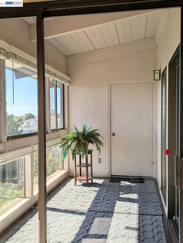 19100 Crest Ave 24, Castro Valley, CA 94546