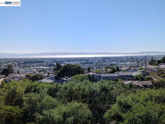 19100 Crest Ave 24, Castro Valley, CA 94546