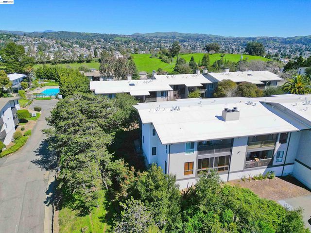 19100 Crest Ave 24, Castro Valley, CA 94546