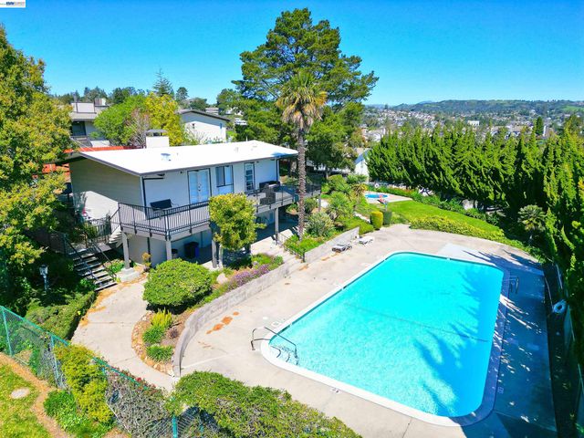 19100 Crest Ave 24, Castro Valley, CA 94546