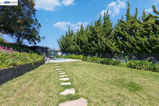 19100 Crest Ave 24, Castro Valley, CA 94546