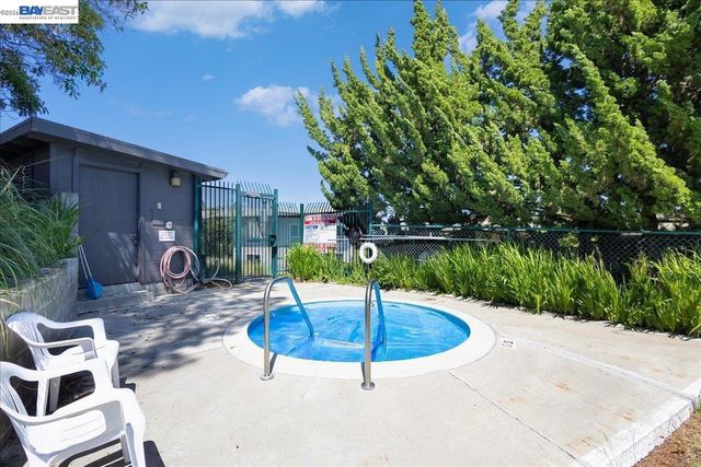 19100 Crest Ave 24, Castro Valley, CA 94546