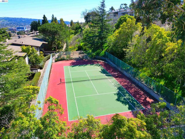 19100 Crest Ave 24, Castro Valley, CA 94546