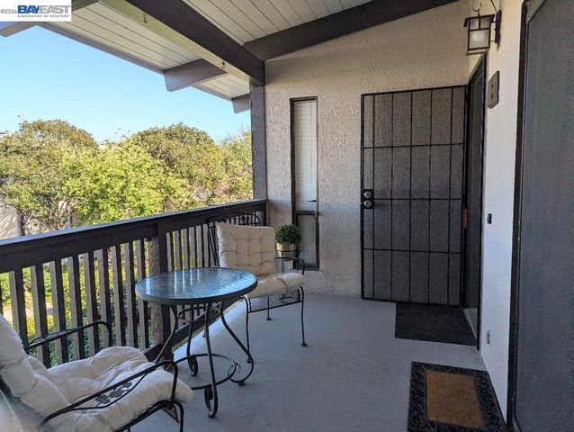 19100 Crest Ave 24, Castro Valley, CA 94546