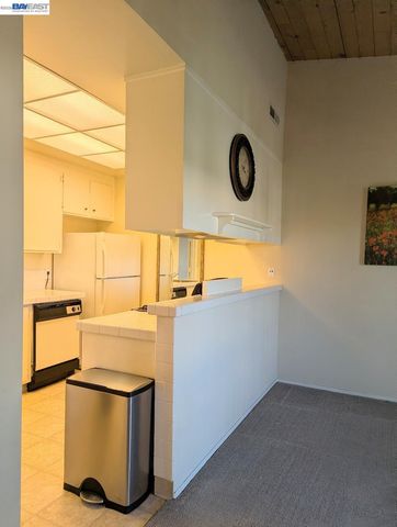 19100 Crest Ave 24, Castro Valley, CA 94546