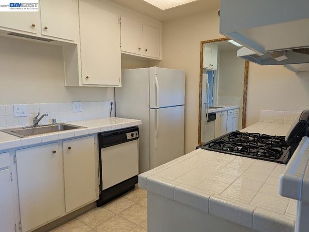 19100 Crest Ave 24, Castro Valley, CA 94546