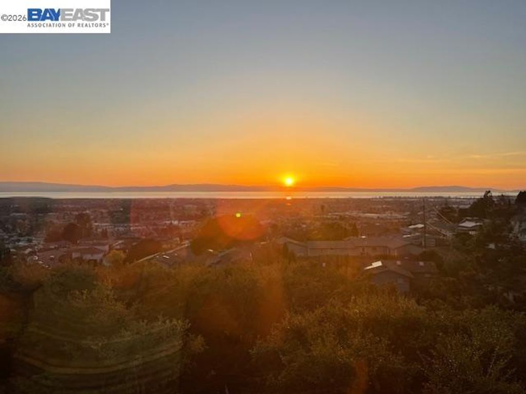 19100 Crest Ave 24, Castro Valley, CA 94546