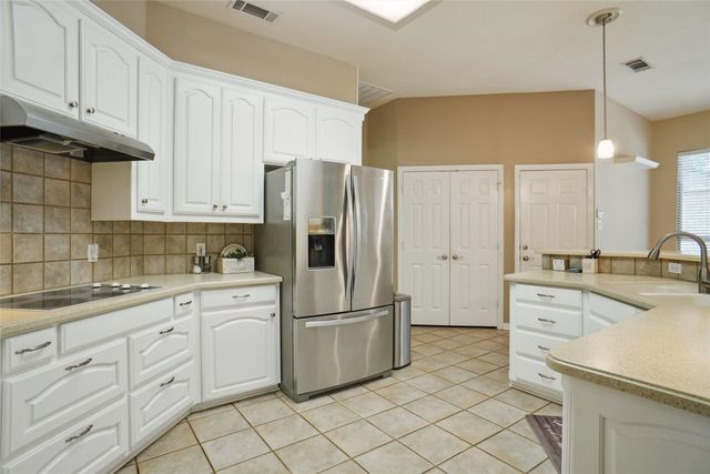 1660 Spinnaker Lane, Azle, TX 76020