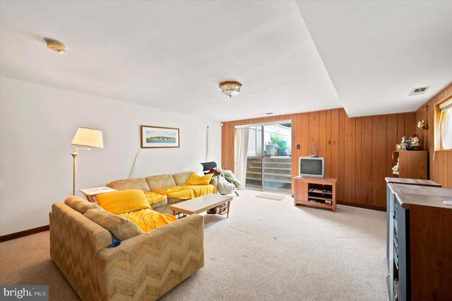17 LONEY ST, Jenkintown, PA 19046