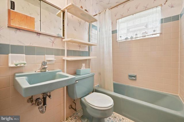 17 LONEY ST, Jenkintown, PA 19046