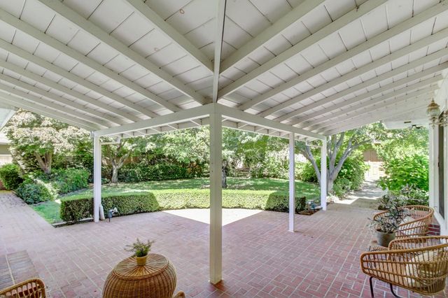 5649 Newbury Way, Carmichael, CA 95608