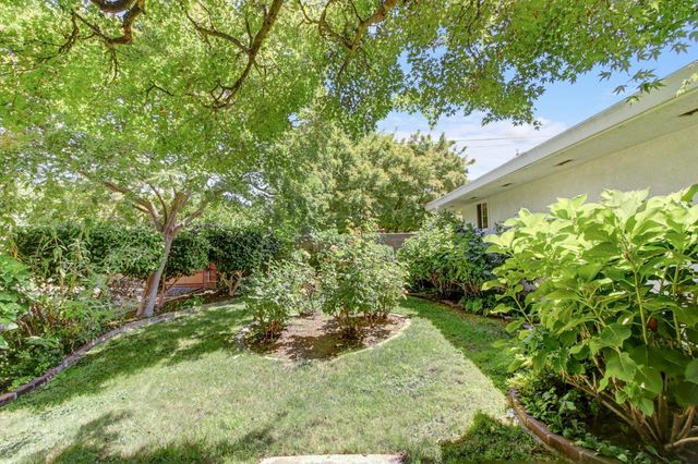 5649 Newbury Way, Carmichael, CA 95608