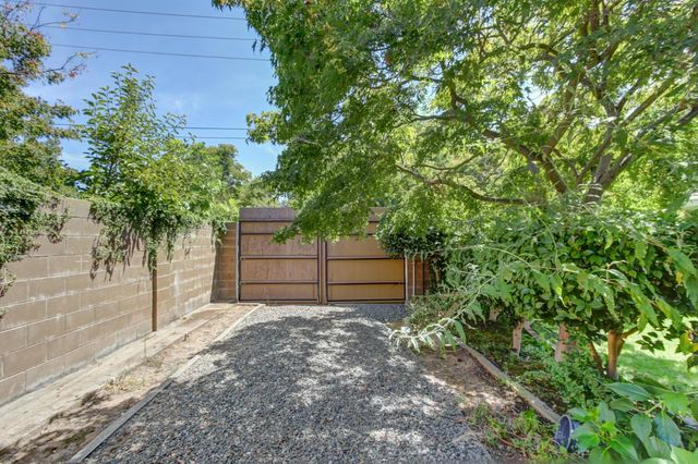 5649 Newbury Way, Carmichael, CA 95608