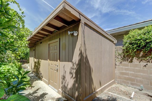 5649 Newbury Way, Carmichael, CA 95608
