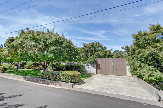 5649 Newbury Way, Carmichael, CA 95608