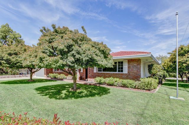 5649 Newbury Way, Carmichael, CA 95608