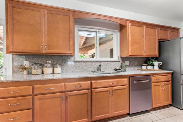 5649 Newbury Way, Carmichael, CA 95608