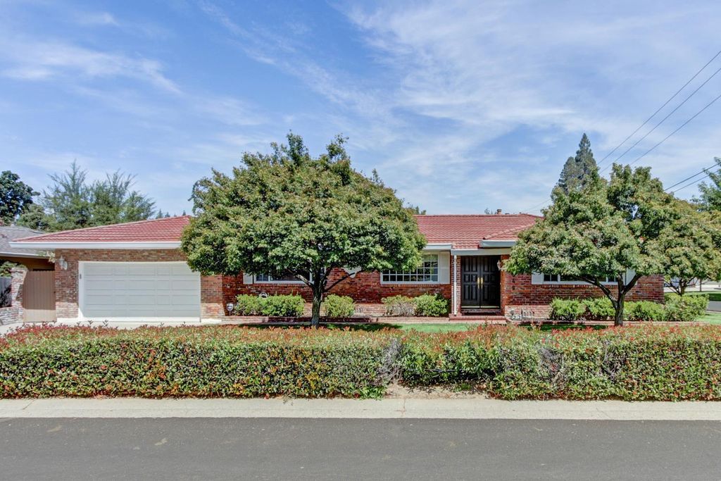 5649 Newbury Way, Carmichael, CA 95608
