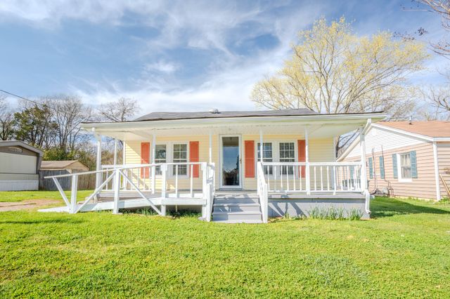 410 Palmer St, Lawrenceburg, TN 38464