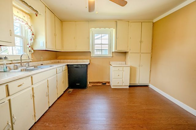 410 Palmer St, Lawrenceburg, TN 38464