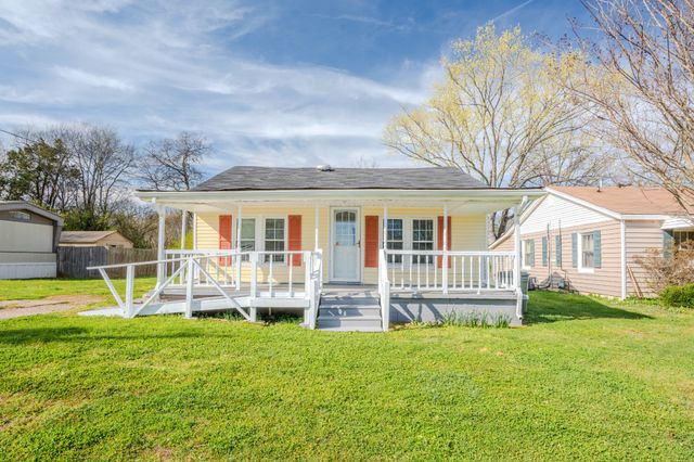 410 Palmer St, Lawrenceburg, TN 38464