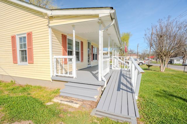 410 Palmer St, Lawrenceburg, TN 38464