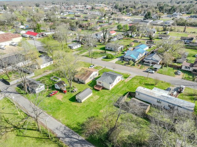 410 Palmer St, Lawrenceburg, TN 38464